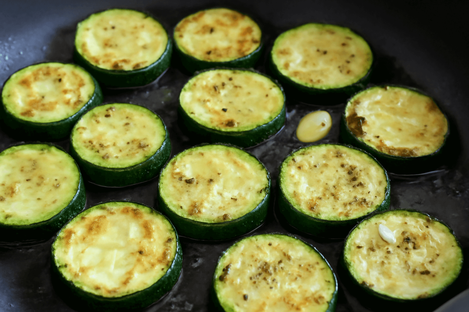 Kepta cukinija – greitas garnyras vasaros vakarienei